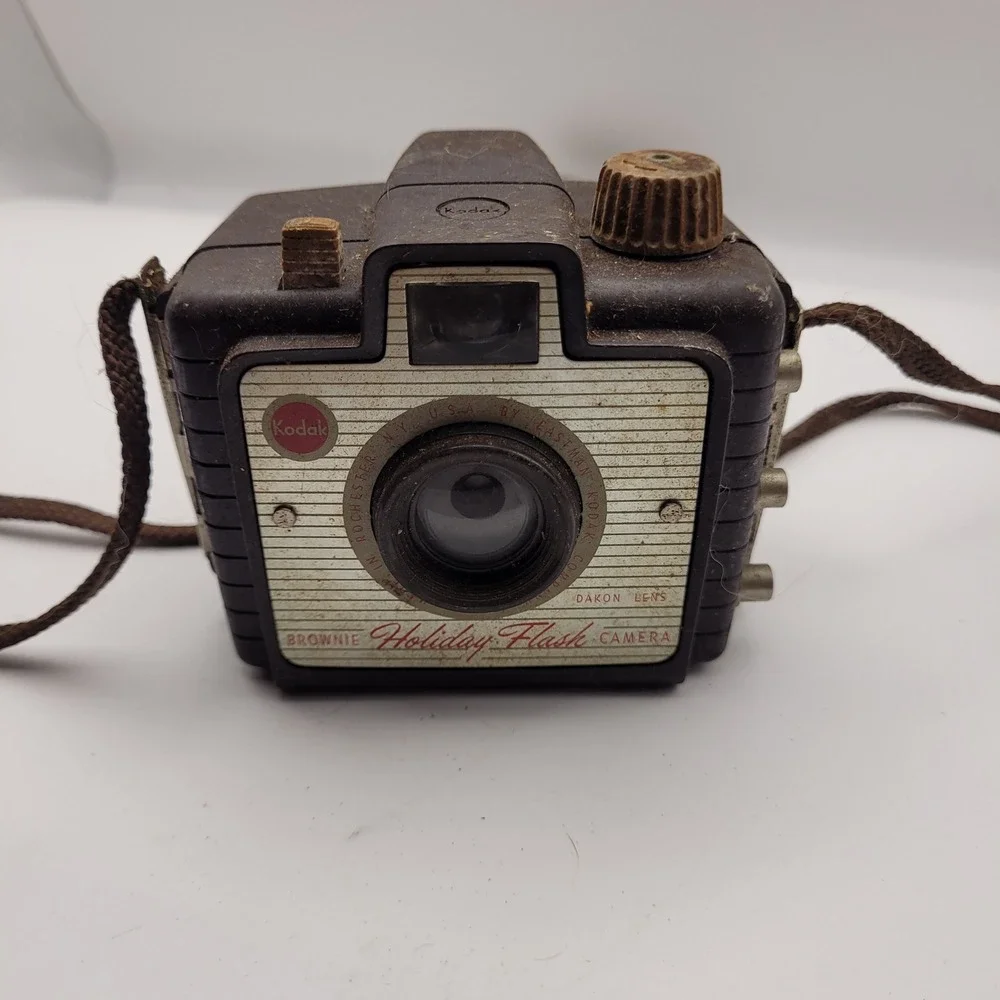 Vintage Kodak Brownie Holiday Flash Camera Dakon Lens Brown Bakelite 127 Film